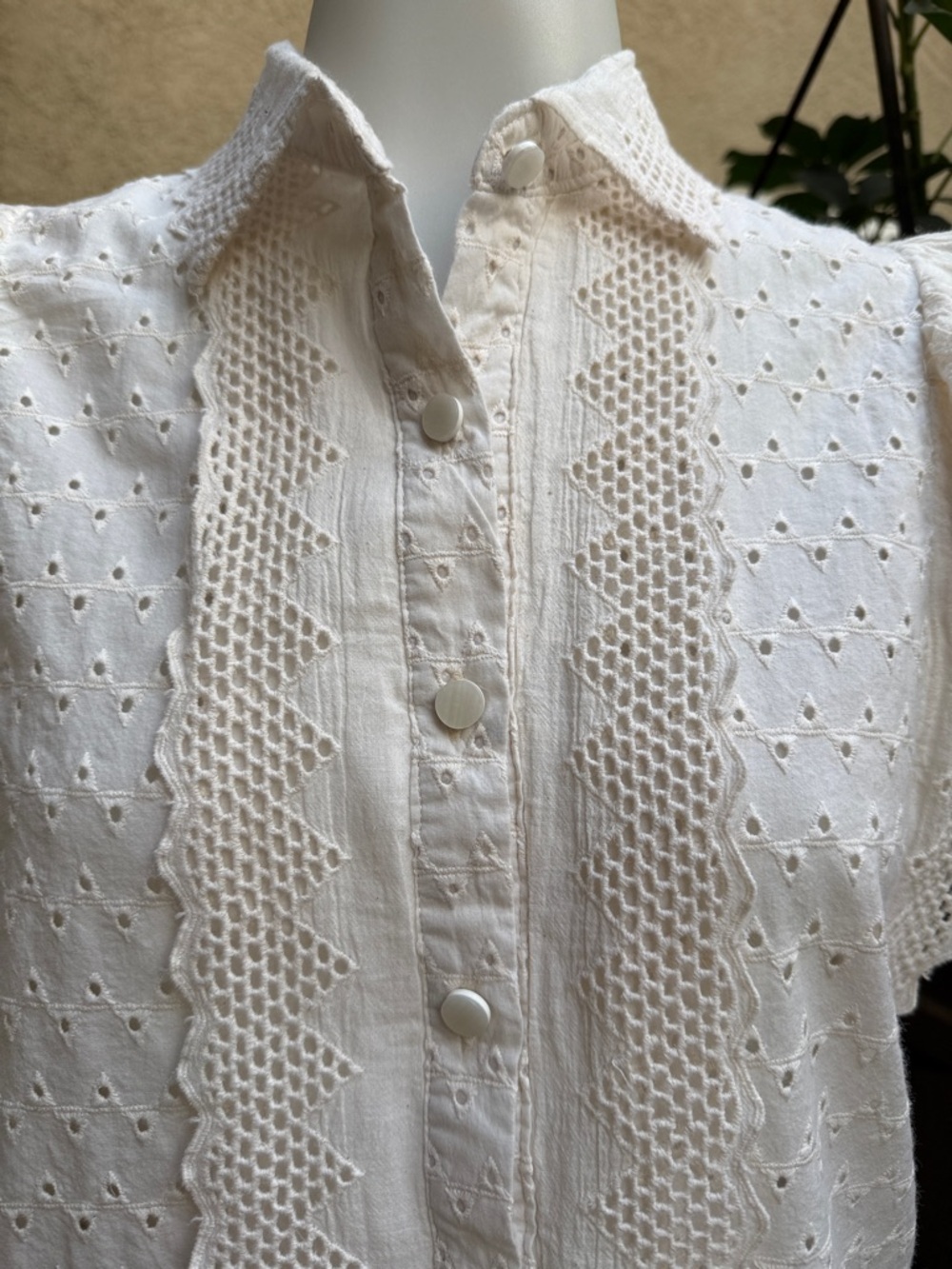 Vintage Cream Eyelet Lace Cotton Button-Front Top - Picture 4 of 12